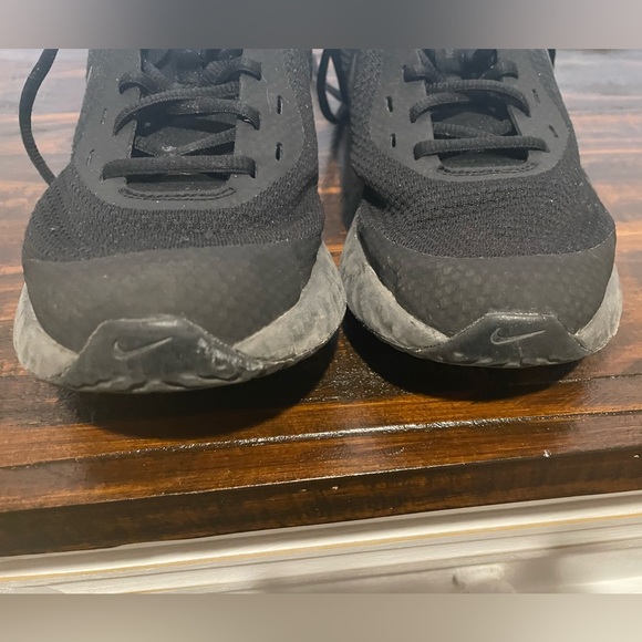 Nike Revolution 5 shoes - Picture 5 of 9